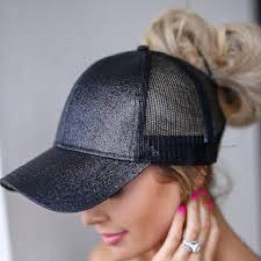 🆕 🖤 Messy bun baseball cap 🖤